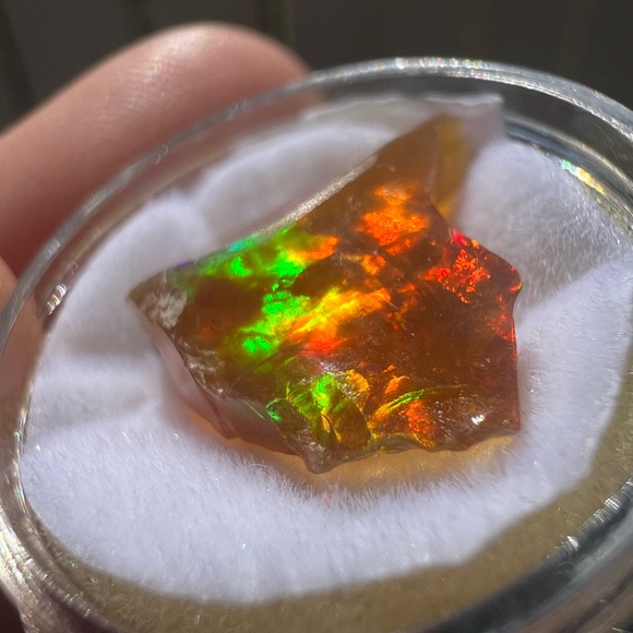 4.75ctw genuine flashyOpal in gem jar - Picture 6 of 13